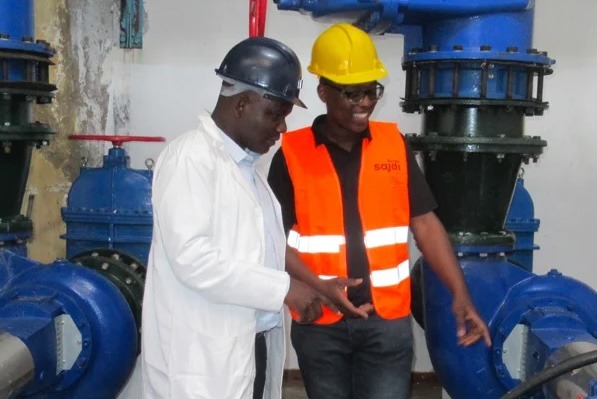 ss-bwssip-1-the-mayor-of-bulawayo-examining-the-new-backwash-pumps-at-criterion-water-treatment-works copy